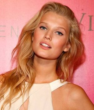 Toni Garrn Wiki Age Body Measurements Photos Myinstagirls