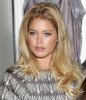 [Image: Doutzen-Kroes-Height-Weight-Stats-300x392-300x350.jpg]